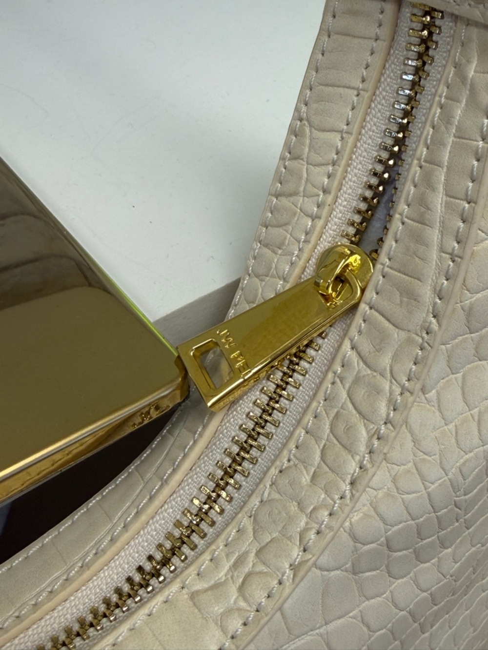 JW PEI Carly Saddle Bag in Ivory Croc Like New Condition Chic Elegant Capsule - Picture 10 of 17